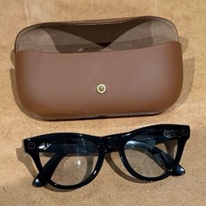 Ray-Ban Meta Black Glasses with Brown Case